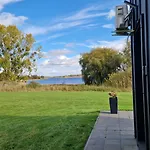 Maxim Nad Jeziorem