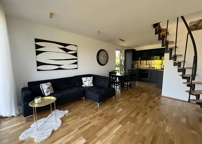 Maxim Nad Jeziorem Деревянный коттедж