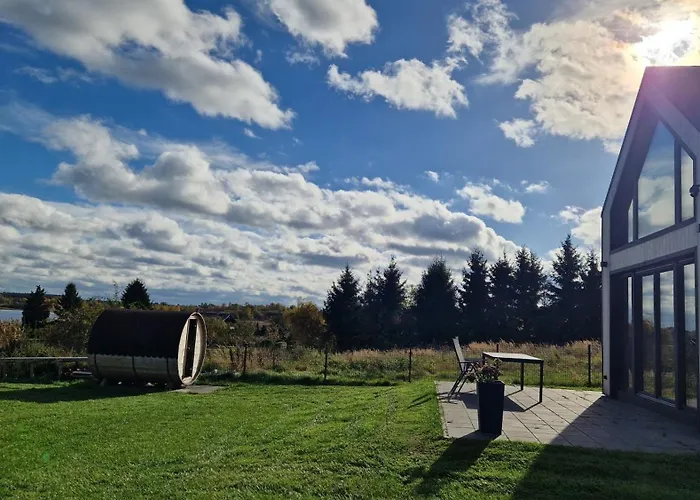 Maxim Nad Jeziorem Деревянный коттедж