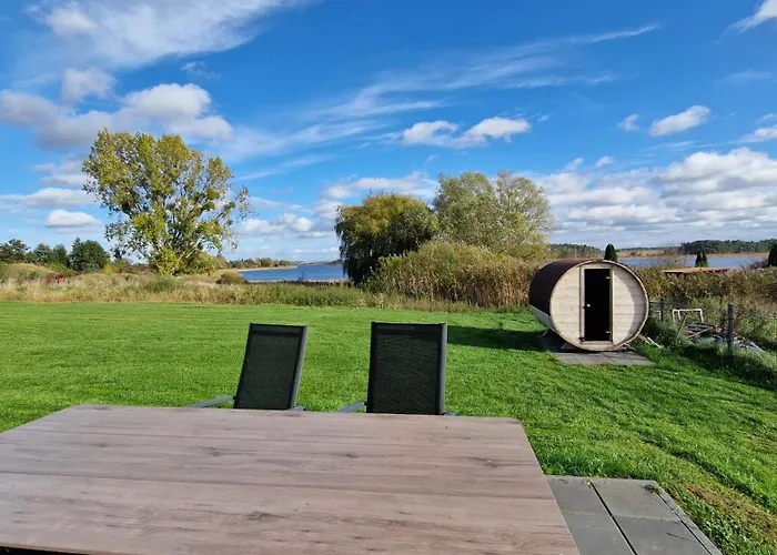 Деревянный коттедж Maxim Nad Jeziorem *